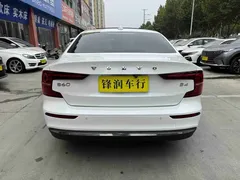 2024 Volvo S60 B4 Luxury, белый — фото 5