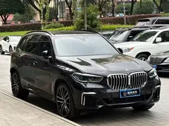 2022 BMW X5 40Li M Sport Package, чёрный — фото 3