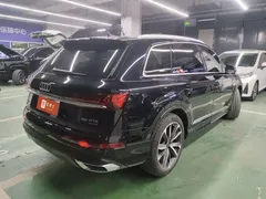 2021 Audi Q7 55 TFSI quattro S line Sport, чёрный — фото 3