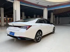2022 Hyundai Elantra 1.5L CVT LUX Premium, белый — фото 4