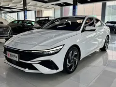 2023 Hyundai Elantra 1.5L CVT LUX Premium, белый — фото 1