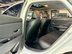 2023 Hyundai Elantra 1.5L CVT LUX Premium, белый — фото 5