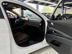 2023 Hyundai Elantra 1.5L CVT LUX Premium, белый — фото 9