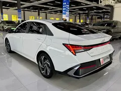2023 Hyundai Elantra 1.5L CVT LUX Premium, белый — фото 10