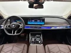 2023 BMW 7 Series 735Li M Sport Package, чёрный — фото 10