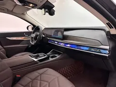 2023 BMW 7 Series 735Li M Sport Package, чёрный — фото 11