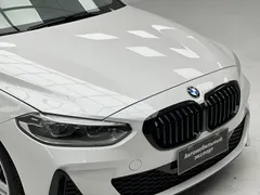2023 BMW 1 Series 120i M Sport Night Edition, белый — фото 4