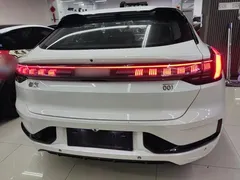 2022 Zeekr 001 Long Range Dual Motor WE EV, белый — фото 6