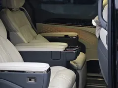 2024 Zeekr 009 6-Seat Executive 4WD 108kWh, чёрный — фото 10