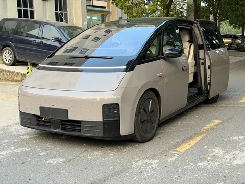 2025 Li Auto MEGA Home