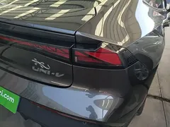 2023 Changan UNI-V 1.5T Premium — фото 8