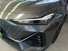 2023 Changan UNI-V 1.5T Premium — фото 24