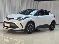 2021 Toyota C-HR 2.0L Luxury, белый — фото 1