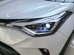 2021 Toyota C-HR 2.0L Luxury, белый — фото 12