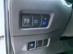2021 Toyota C-HR 2.0L Luxury, белый — фото 18