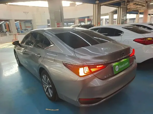 2020 Lexus ES 200 Excellence