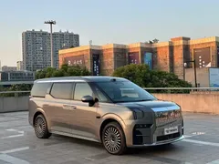 2024 Zeekr 009 6-Seat Executive 4WD 108kWh, синий — фото 3