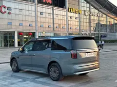 2024 Zeekr 009 6-Seat Executive 4WD 108kWh, синий — фото 4
