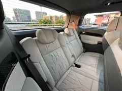 2024 Zeekr 009 6-Seat Executive 4WD 108kWh, синий — фото 12
