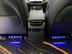 2024 Zeekr 009 7-seat 4WD 108kWh, чёрный — фото 32