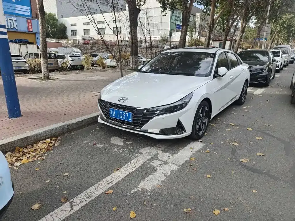 2022 Hyundai Elantra 1.5L CVT LUX Premium