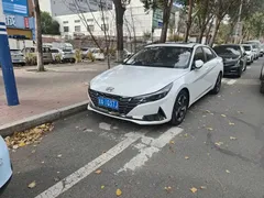 2022 Hyundai Elantra 1.5L CVT LUX Premium, белый — фото 1