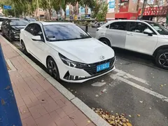 2022 Hyundai Elantra 1.5L CVT LUX Premium, белый — фото 3