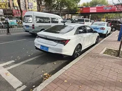 2022 Hyundai Elantra 1.5L CVT LUX Premium, белый — фото 5