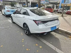 2022 Hyundai Elantra 1.5L CVT LUX Premium, белый — фото 7