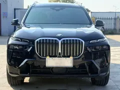 2023 BMW X7 xDrive40i Premium M Sport Package, чёрный — фото 2