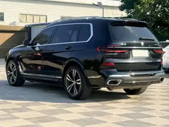 2023 BMW X7 xDrive40i Premium M Sport Package, чёрный — фото 5