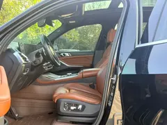 2023 BMW X7 xDrive40i Premium M Sport Package, чёрный — фото 11