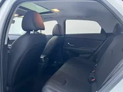 2021 Hyundai Elantra 1.5L CVT Leading GLS, белый — фото 8
