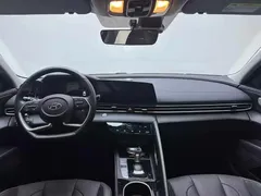 2021 Hyundai Elantra 1.5L CVT Leading GLS, белый — фото 9