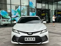 2023 Toyota Camry 2.0G Luxury, белый — фото 2