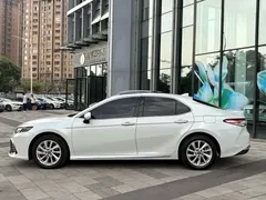 2023 Toyota Camry 2.0G Luxury, белый — фото 3