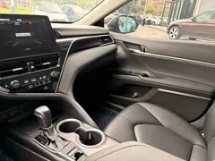 2023 Toyota Camry 2.0G Luxury, белый — фото 16