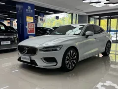 2023 Volvo S60 B4 Luxury, белый — фото 1