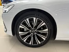 2023 Volvo S60 B4 Luxury, белый — фото 12