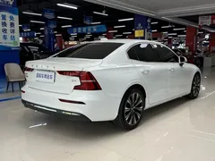 2023 Volvo S60 B4 Luxury, белый — фото 13