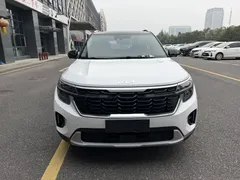 2023 Kia Seltos 1.5L CVT Premium, белый — фото 2