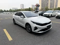 2023 Kia Cerato 1.5L CVT Luxury, белый — фото 8