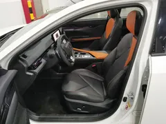 2022 Changan UNI-V 1.5T Premium, белый — фото 10