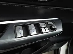 2022 Toyota Venza 2.0L CVT 2WD Luxury — фото 9