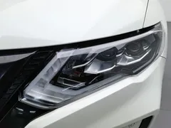 2021 Nissan X-Trail 2.5L CVT 4WD XL ITS 7-seat Luxury, белый — фото 7
