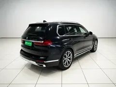 2022 BMW X7 xDrive40i Luxury Package, чёрный — фото 4
