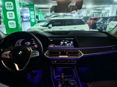 2022 BMW X7 xDrive40i Luxury Package, чёрный — фото 5