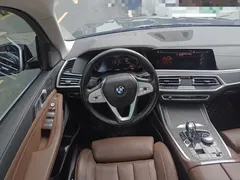 2022 BMW X7 xDrive40i Luxury Package, чёрный — фото 6