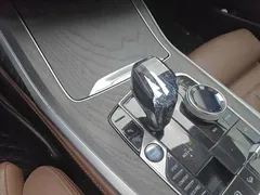 2022 BMW X7 xDrive40i Luxury Package, чёрный — фото 10