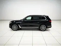 2022 BMW X7 xDrive40i Luxury Package, чёрный — фото 25